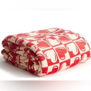 Vera Bradley Plush Throw Blanket Red and Cream Graphic Heart